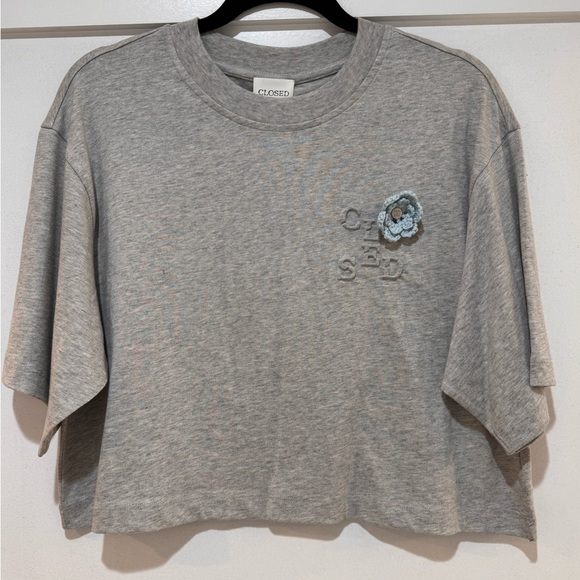 Closed Limited Edition Cropped Tee with Blue Crochet Floral Accent NWT - Picture 4 of 6